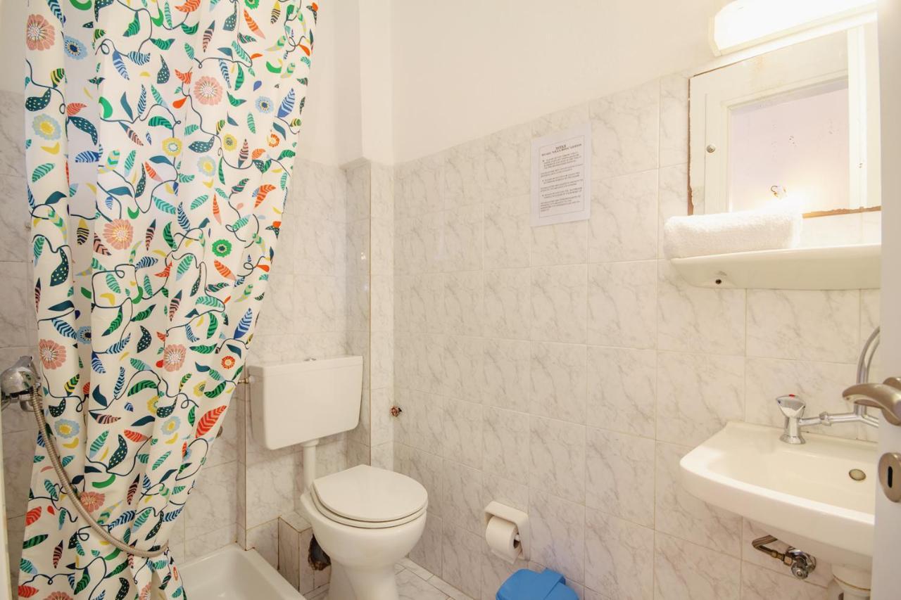 Villa Rosa Apartments 고우비아 외부 사진