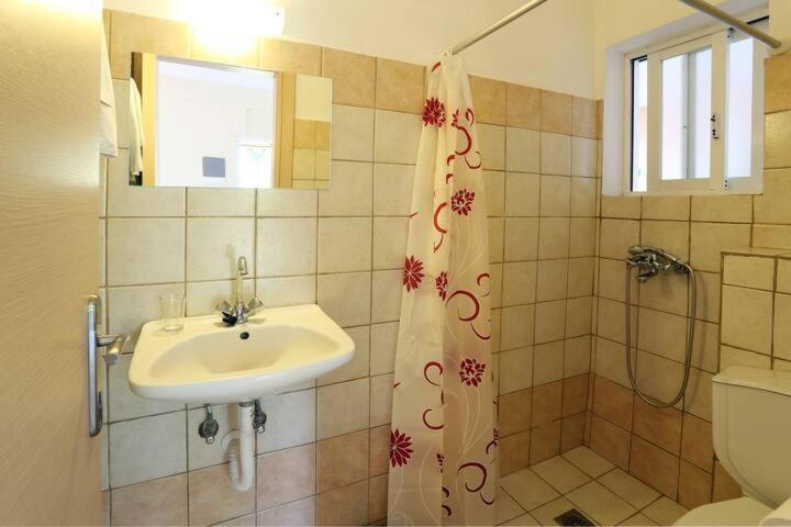 Villa Rosa Apartments 고우비아 외부 사진