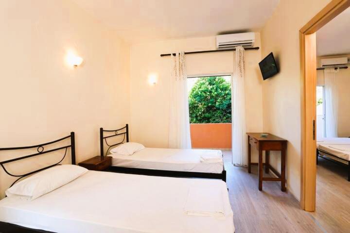 Villa Rosa Apartments 고우비아 외부 사진